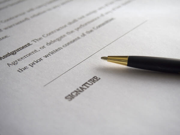 Signature on Agreement. Photographer: Edar, Pixabay